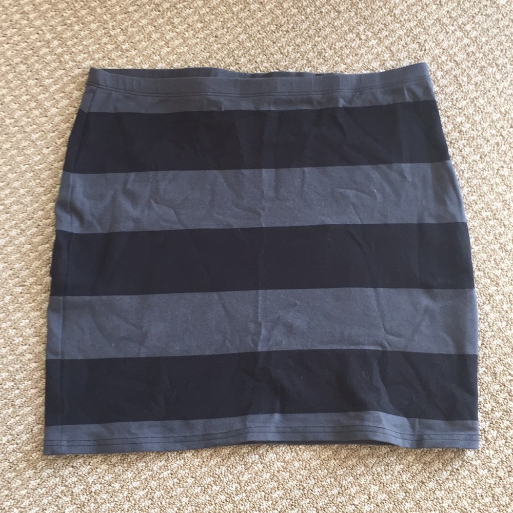 Black and gray striped H&M mini skirt